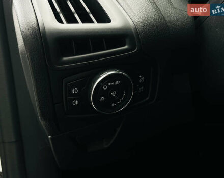 Форд Фокус 2014 в Харькове на Automoto.ua Белый Форд Фокус, объемом двигателя 1.6 л и пробегом 225 тыс. км за 8200 $, фото 21 на Automoto.ua