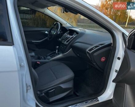 Белый Форд Фокус, объемом двигателя 1.6 л и пробегом 315 тыс. км за 6900 $, фото 11 на Automoto.ua