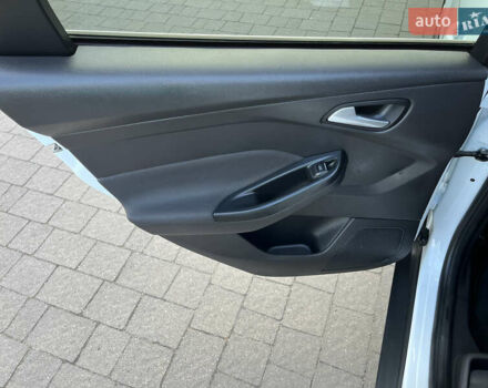 Белый Форд Фокус, объемом двигателя 1.6 л и пробегом 218 тыс. км за 8799 $, фото 88 на Automoto.ua