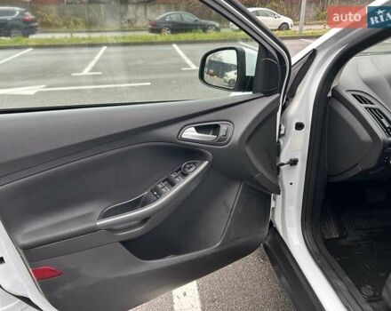 Белый Форд Фокус, объемом двигателя 1 л и пробегом 169 тыс. км за 8700 $, фото 21 на Automoto.ua