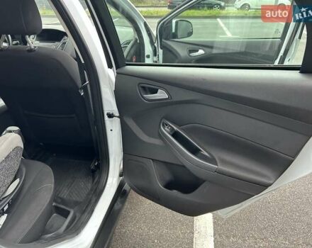 Белый Форд Фокус, объемом двигателя 1 л и пробегом 169 тыс. км за 8700 $, фото 16 на Automoto.ua