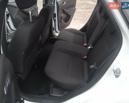 Білий Форд Фокус, об'ємом двигуна 1.6 л та пробігом 185 тис. км за 8400 $, фото 21 на Automoto.ua