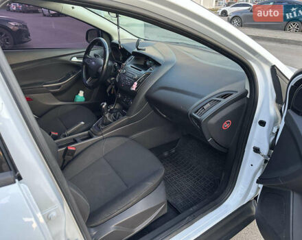 Белый Форд Фокус, объемом двигателя 1 л и пробегом 160 тыс. км за 6850 $, фото 12 на Automoto.ua