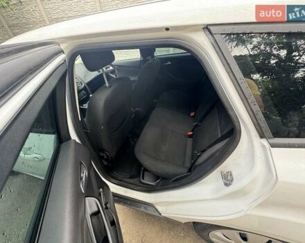 Білий Форд Фокус, об'ємом двигуна 1 л та пробігом 100 тис. км за 5500 $, фото 6 на Automoto.ua