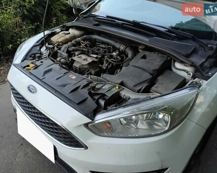 Белый Форд Фокус, объемом двигателя 1 л и пробегом 177 тыс. км за 7000 $, фото 6 на Automoto.ua