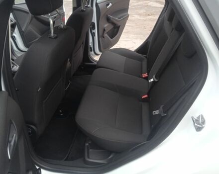 Белый Форд Фокус, объемом двигателя 1.5 л и пробегом 185 тыс. км за 8400 $, фото 19 на Automoto.ua