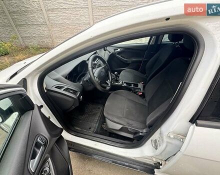 Білий Форд Фокус, об'ємом двигуна 1 л та пробігом 100 тис. км за 5500 $, фото 5 на Automoto.ua
