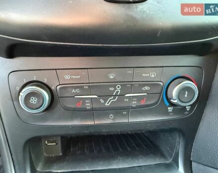 Белый Форд Фокус, объемом двигателя 1 л и пробегом 211 тыс. км за 6100 $, фото 15 на Automoto.ua