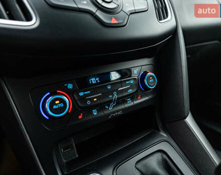 Белый Форд Фокус, объемом двигателя 1 л и пробегом 207 тыс. км за 8333 $, фото 14 на Automoto.ua