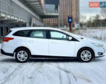 Білий Форд Фокус, об'ємом двигуна 1 л та пробігом 191 тис. км за 7999 $, фото 3 на Automoto.ua