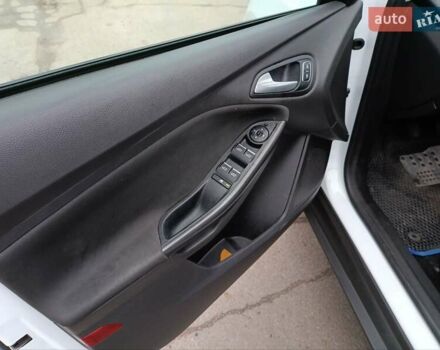 Білий Форд Фокус, об'ємом двигуна 2 л та пробігом 174 тис. км за 8700 $, фото 7 на Automoto.ua