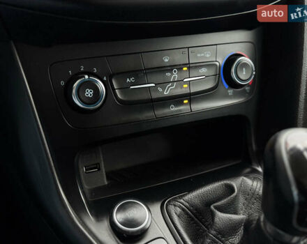 Білий Форд Фокус, об'ємом двигуна 1 л та пробігом 191 тис. км за 7999 $, фото 13 на Automoto.ua