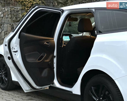 Белый Форд Фокус, объемом двигателя 1.5 л и пробегом 224 тыс. км за 10999 $, фото 76 на Automoto.ua