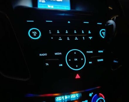 Белый Форд Фокус, объемом двигателя 1 л и пробегом 187 тыс. км за 8800 $, фото 10 на Automoto.ua