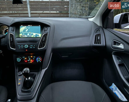 Белый Форд Фокус, объемом двигателя 1.5 л и пробегом 224 тыс. км за 10999 $, фото 5 на Automoto.ua