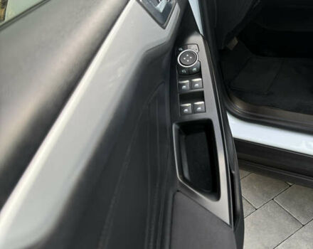 Білий Форд Фокус, об'ємом двигуна 1.5 л та пробігом 205 тис. км за 12400 $, фото 16 на Automoto.ua