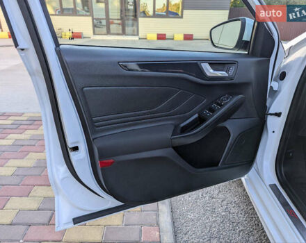 Белый Форд Фокус, объемом двигателя 1.5 л и пробегом 160 тыс. км за 15500 $, фото 24 на Automoto.ua