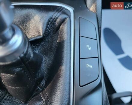 Белый Форд Фокус, объемом двигателя 1.5 л и пробегом 160 тыс. км за 13999 $, фото 62 на Automoto.ua