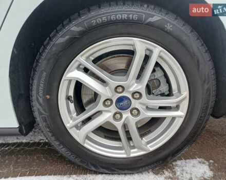 Білий Форд Фокус, об'ємом двигуна 1.5 л та пробігом 175 тис. км за 12300 $, фото 15 на Automoto.ua