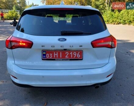 Белый Форд Фокус, объемом двигателя 1.5 л и пробегом 160 тыс. км за 13999 $, фото 3 на Automoto.ua