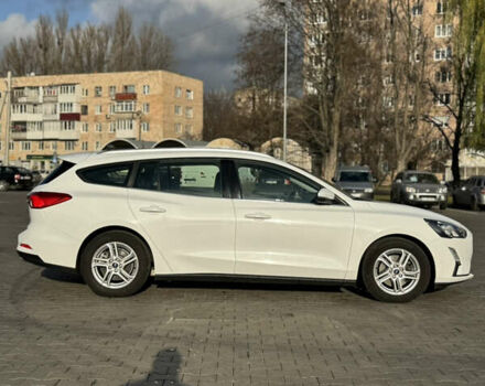 Белый Форд Фокус, объемом двигателя 1.5 л и пробегом 180 тыс. км за 13499 $, фото 3 на Automoto.ua
