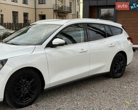 Білий Форд Фокус, об'ємом двигуна 1.5 л та пробігом 94 тис. км за 20500 $, фото 3 на Automoto.ua