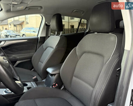 Білий Форд Фокус, об'ємом двигуна 1.5 л та пробігом 94 тис. км за 20500 $, фото 34 на Automoto.ua