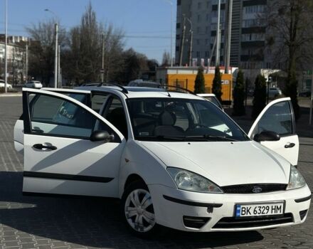 Белый Форд Фокус, объемом двигателя 1.8 л и пробегом 400 тыс. км за 2200 $, фото 1 на Automoto.ua