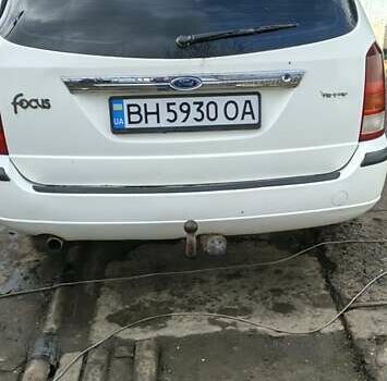 Белый Форд Фокус, объемом двигателя 1.8 л и пробегом 300 тыс. км за 3200 $, фото 1 на Automoto.ua