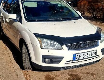 Форд Фокус 2005 у Дніпро (Дніпропетровську) на Automoto.ua Білий Форд Фокус, об'ємом двигуна 1.6 л та пробігом 215 тис. км за 5000 $, фото 1 на Automoto.ua