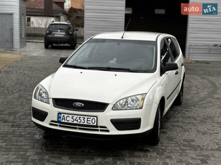 Белый Форд Фокус, объемом двигателя 1.6 л и пробегом 287 тыс. км за 4500 $, фото 1 на Automoto.ua