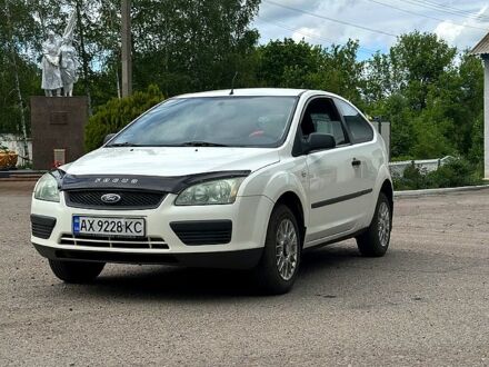 Белый Форд Фокус, объемом двигателя 1.4 л и пробегом 260 тыс. км за 3200 $, фото 1 на Automoto.ua