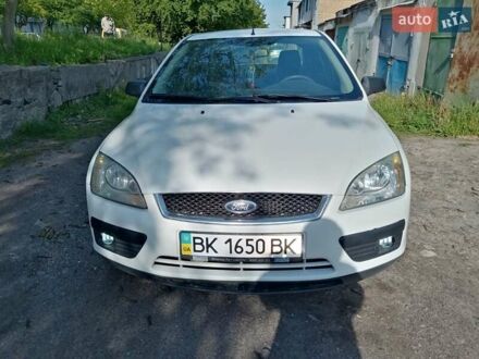 Форд Фокус 2006 у Рівному на Automoto.ua Білий Форд Фокус, об'ємом двигуна 1.6 л та пробігом 165 тис. км за 4200 $, фото 1 на Automoto.ua