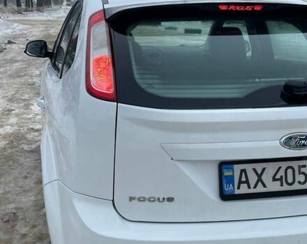 Белый Форд Фокус, объемом двигателя 1.6 л и пробегом 210 тыс. км за 5600 $, фото 1 на Automoto.ua