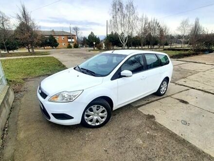 Белый Форд Фокус, объемом двигателя 2 л и пробегом 25000 тыс. км за 6500 $, фото 1 на Automoto.ua