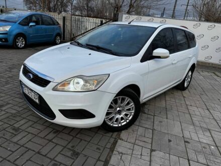 Белый Форд Фокус, объемом двигателя 2 л и пробегом 250 тыс. км за 5700 $, фото 1 на Automoto.ua
