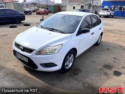 Белый Форд Фокус, объемом двигателя 1.4 л и пробегом 313 тыс. км за 4400 $, фото 1 на Automoto.ua