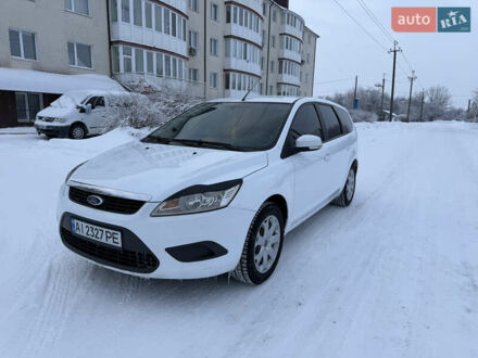 Белый Форд Фокус, объемом двигателя 1.6 л и пробегом 200 тыс. км за 5500 $, фото 1 на Automoto.ua