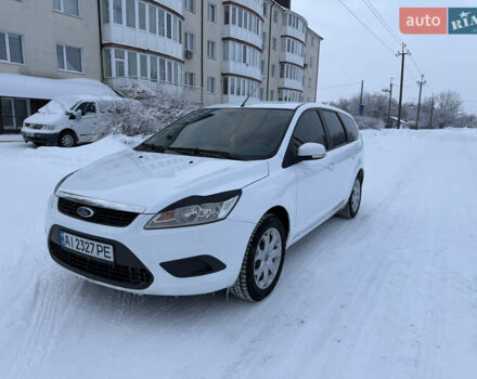 Белый Форд Фокус, объемом двигателя 1.6 л и пробегом 200 тыс. км за 5500 $, фото 1 на Automoto.ua
