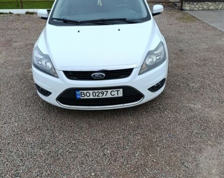 Белый Форд Фокус, объемом двигателя 2 л и пробегом 257 тыс. км за 5700 $, фото 1 на Automoto.ua