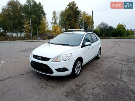Форд Фокус 2009 в Конотопе на Automoto.ua Белый Форд Фокус, объемом двигателя 1.6 л и пробегом 186 тыс. км за 6000 $, фото 1 на Automoto.ua