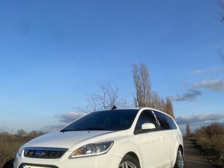 Белый Форд Фокус, объемом двигателя 1.6 л и пробегом 235 тыс. км за 6250 $, фото 1 на Automoto.ua