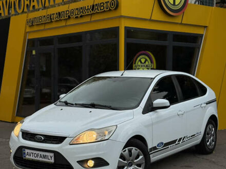 Белый Форд Фокус, объемом двигателя 1.6 л и пробегом 253 тыс. км за 5500 $, фото 1 на Automoto.ua