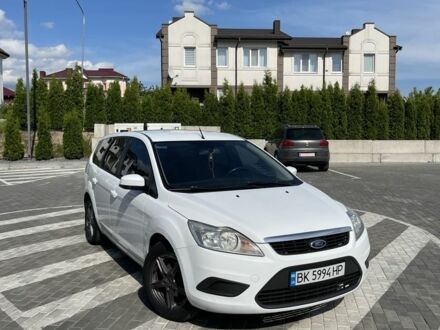 Форд Фокус 2010 в Ровно на Automoto.ua Белый Форд Фокус, объемом двигателя 1.6 л и пробегом 276 тыс. км за 5499 $, фото 1 на Automoto.ua