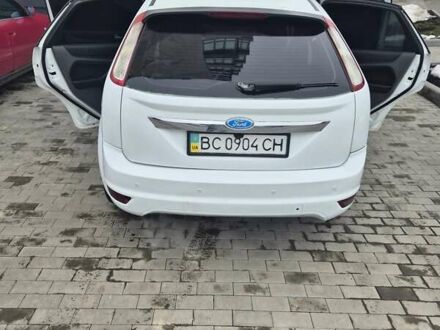 Белый Форд Фокус, объемом двигателя 1.6 л и пробегом 280 тыс. км за 4500 $, фото 1 на Automoto.ua