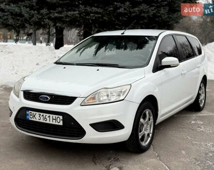 Белый Форд Фокус, объемом двигателя 2 л и пробегом 280 тыс. км за 5450 $, фото 1 на Automoto.ua