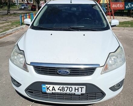 Белый Форд Фокус, объемом двигателя 1.6 л и пробегом 250 тыс. км за 5000 $, фото 1 на Automoto.ua