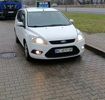 Белый Форд Фокус, объемом двигателя 1.6 л и пробегом 215 тыс. км за 5500 $, фото 1 на Automoto.ua