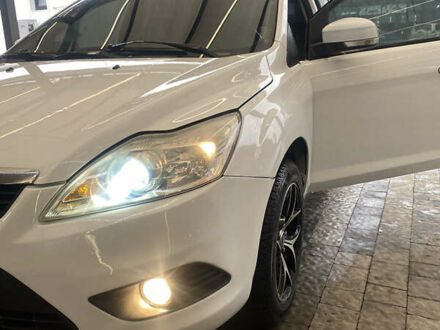 Білий Форд Фокус, об'ємом двигуна 1.6 л та пробігом 203 тис. км за 5600 $, фото 1 на Automoto.ua