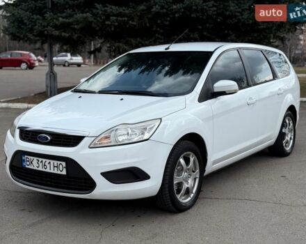 Белый Форд Фокус, объемом двигателя 2 л и пробегом 280 тыс. км за 5200 $, фото 1 на Automoto.ua
